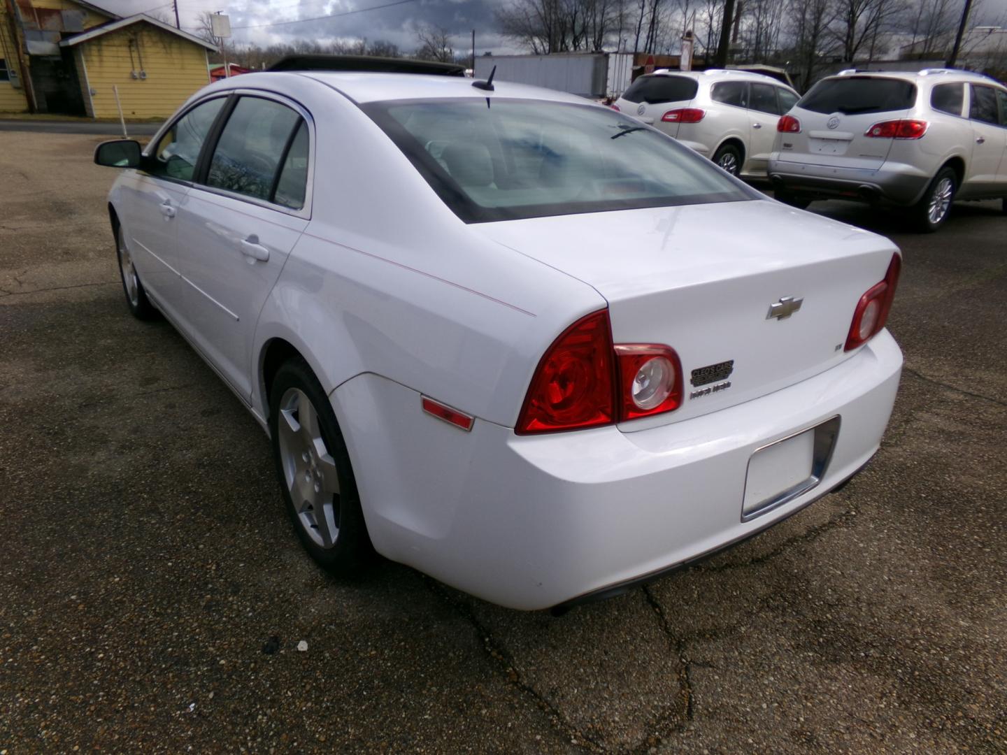 2009 White /Gray Chevrolet Malibu LT (1G1ZJ57779F) with an 3.6L engine, automatic transmission, located at 401 First NE, Bearden, AR, 71720, (870) 687-3414, 33.726528, -92.611519 - Photo#2